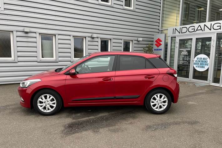 Rød Hyundai i20 fra 2016
