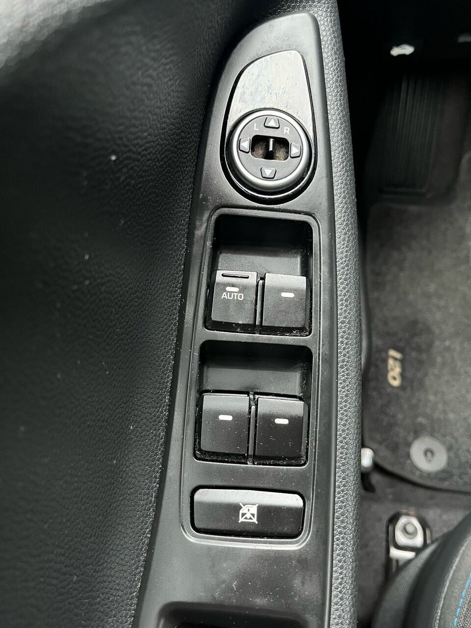 Rød Hyundai i20 fra 2016