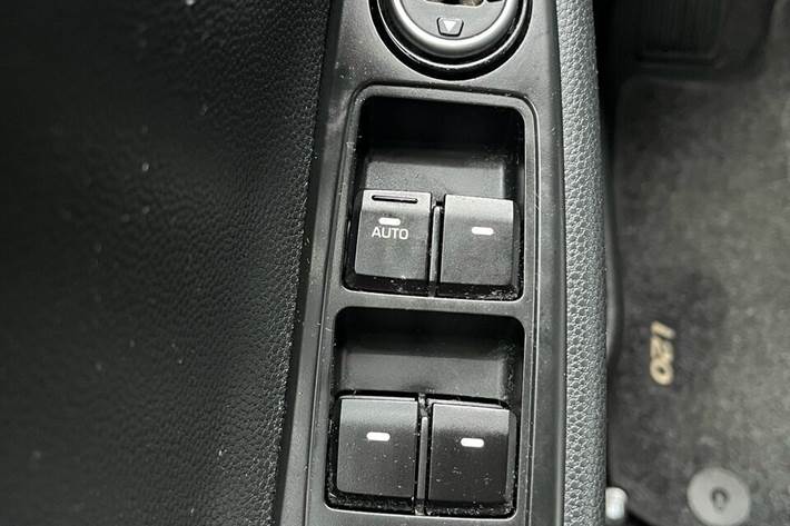 Rød Hyundai i20 fra 2016