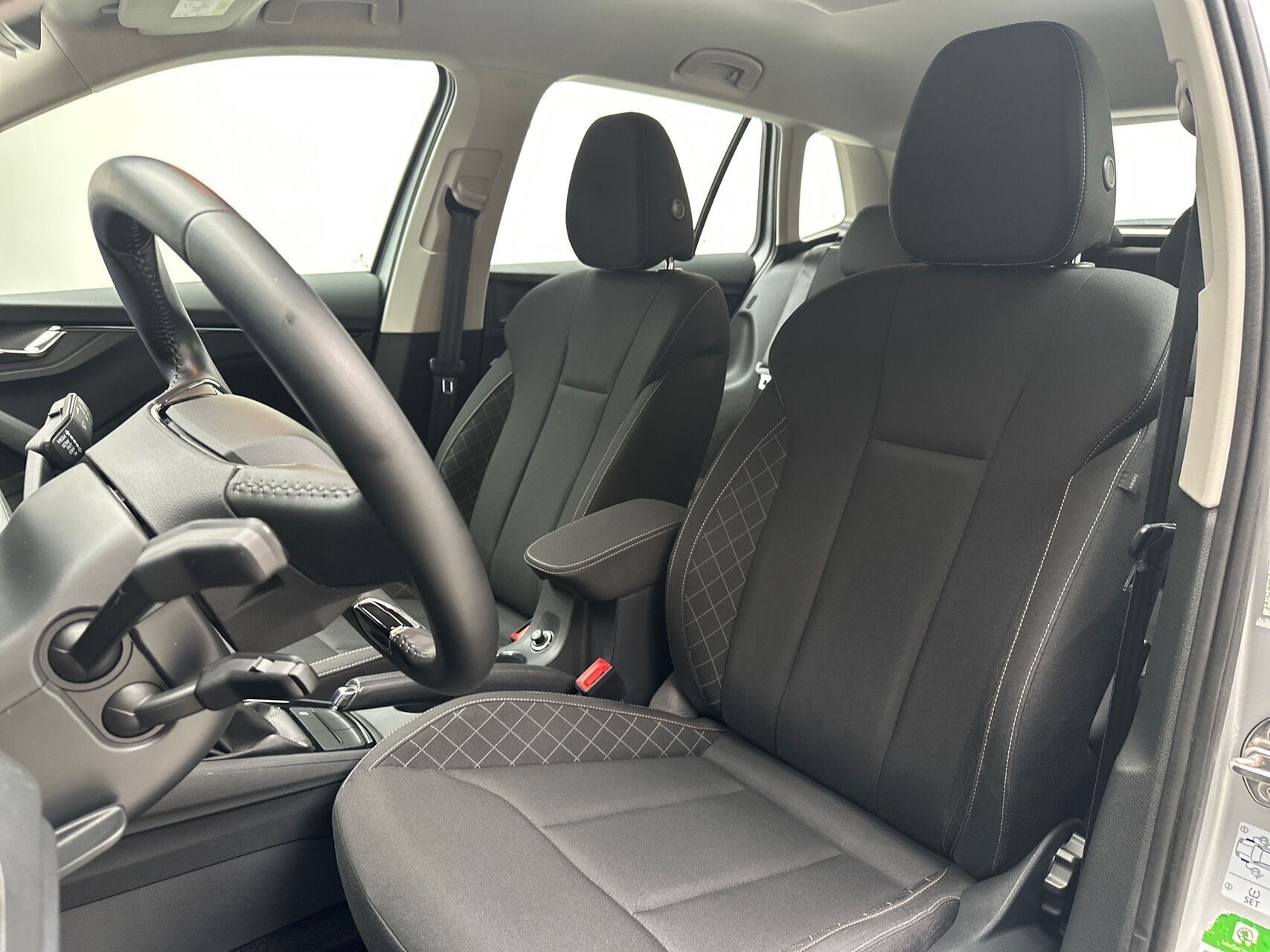 Sølv Skoda Kamiq fra 2022