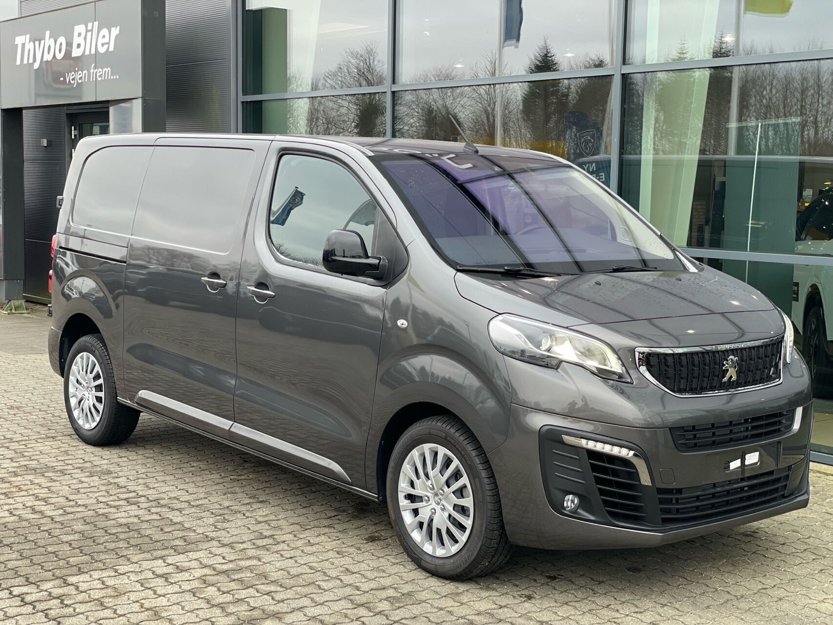 Peugeot Expert 2,0 L2 BlueHDi Premium EAT8 177HK Van 8g Aut.
