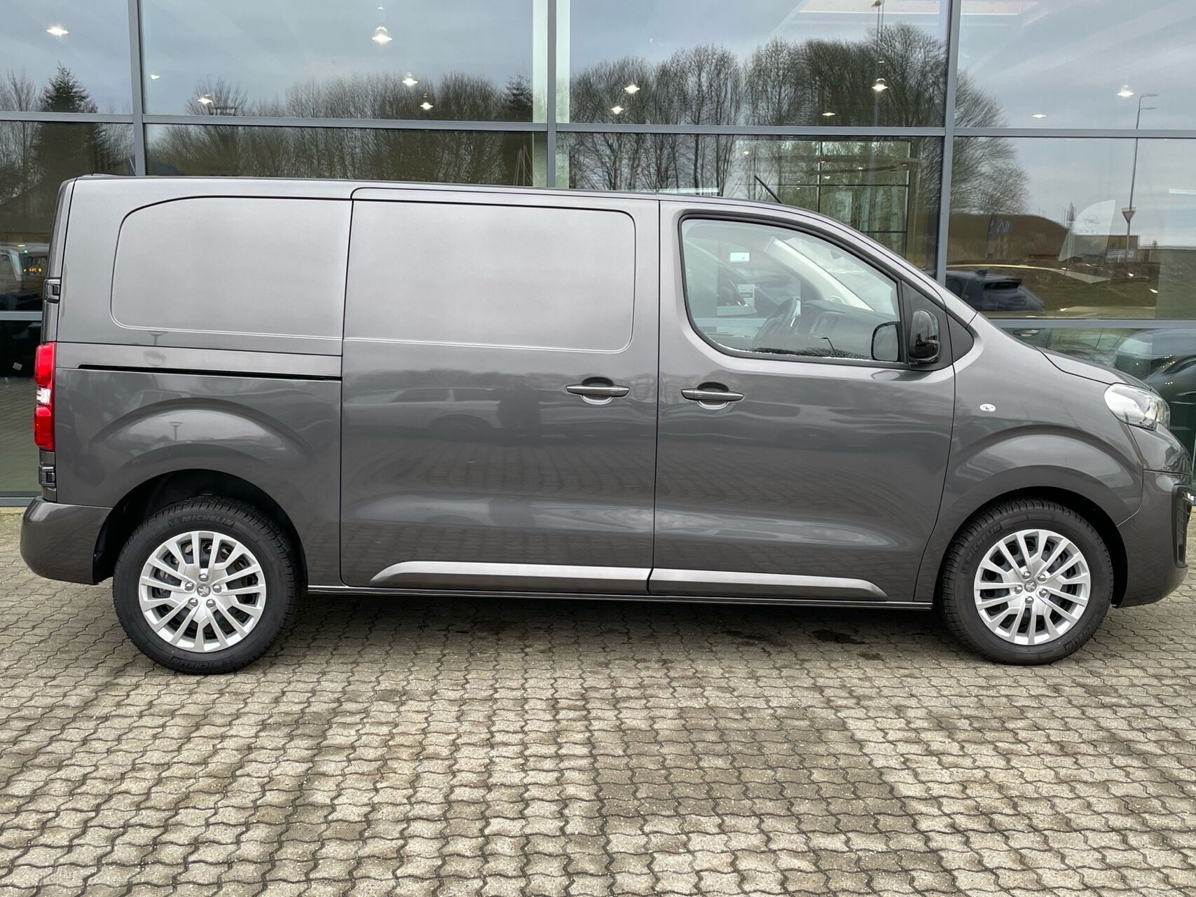 Peugeot Expert 2,0 L2 BlueHDi Premium EAT8 177HK Van 8g Aut.