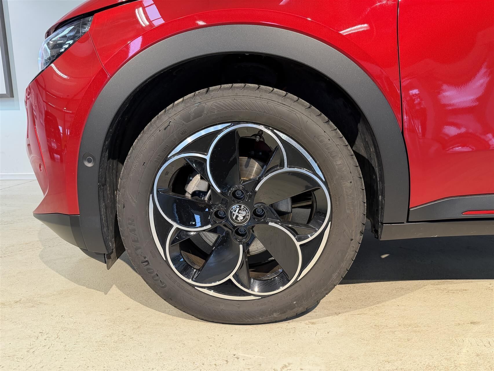 Rød Alfa Romeo Junior fra 2024