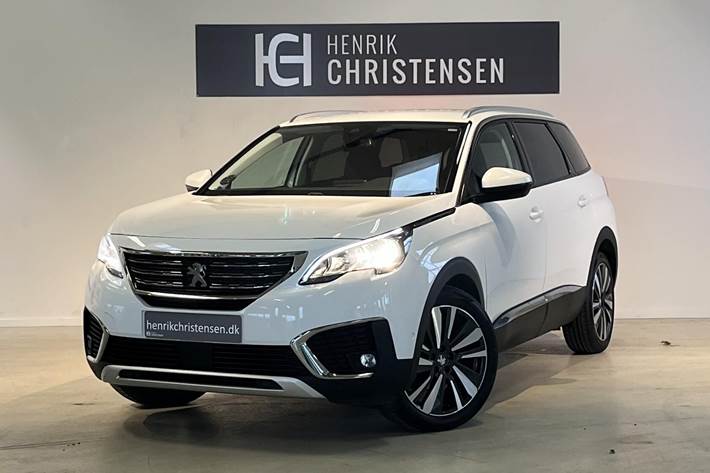 Hvid Peugeot 5008 fra 2019 set udefra