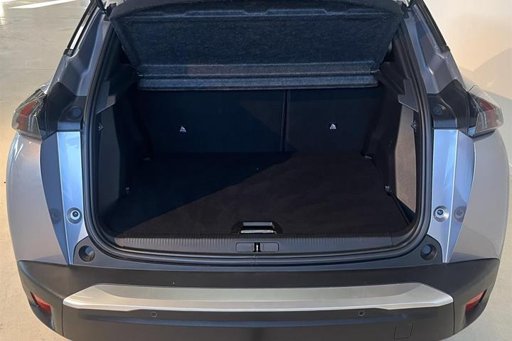 Grå Peugeot 2008 fra 2020