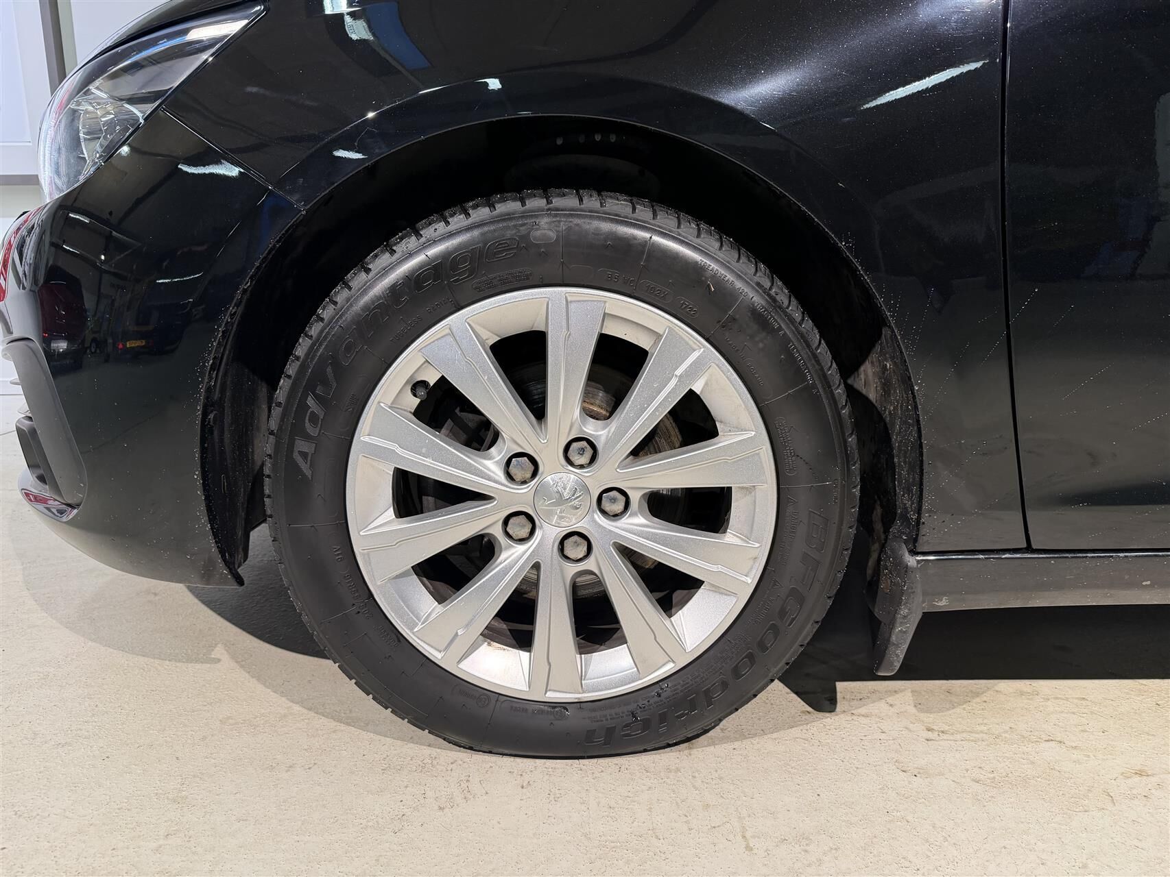 Sort Peugeot 308 fra 2019