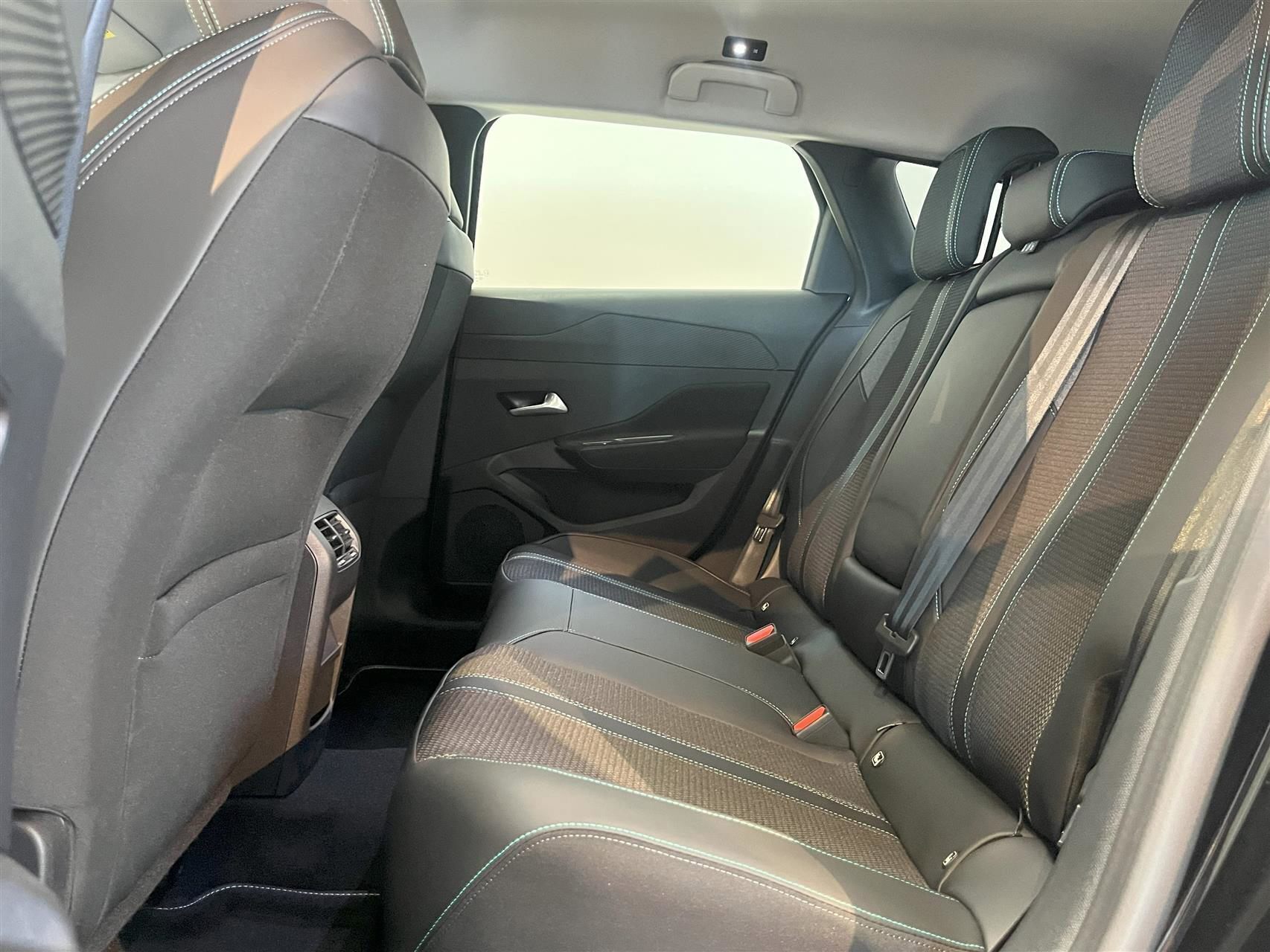 Peugeot E-308 EL Style 156HK Stc Aut.