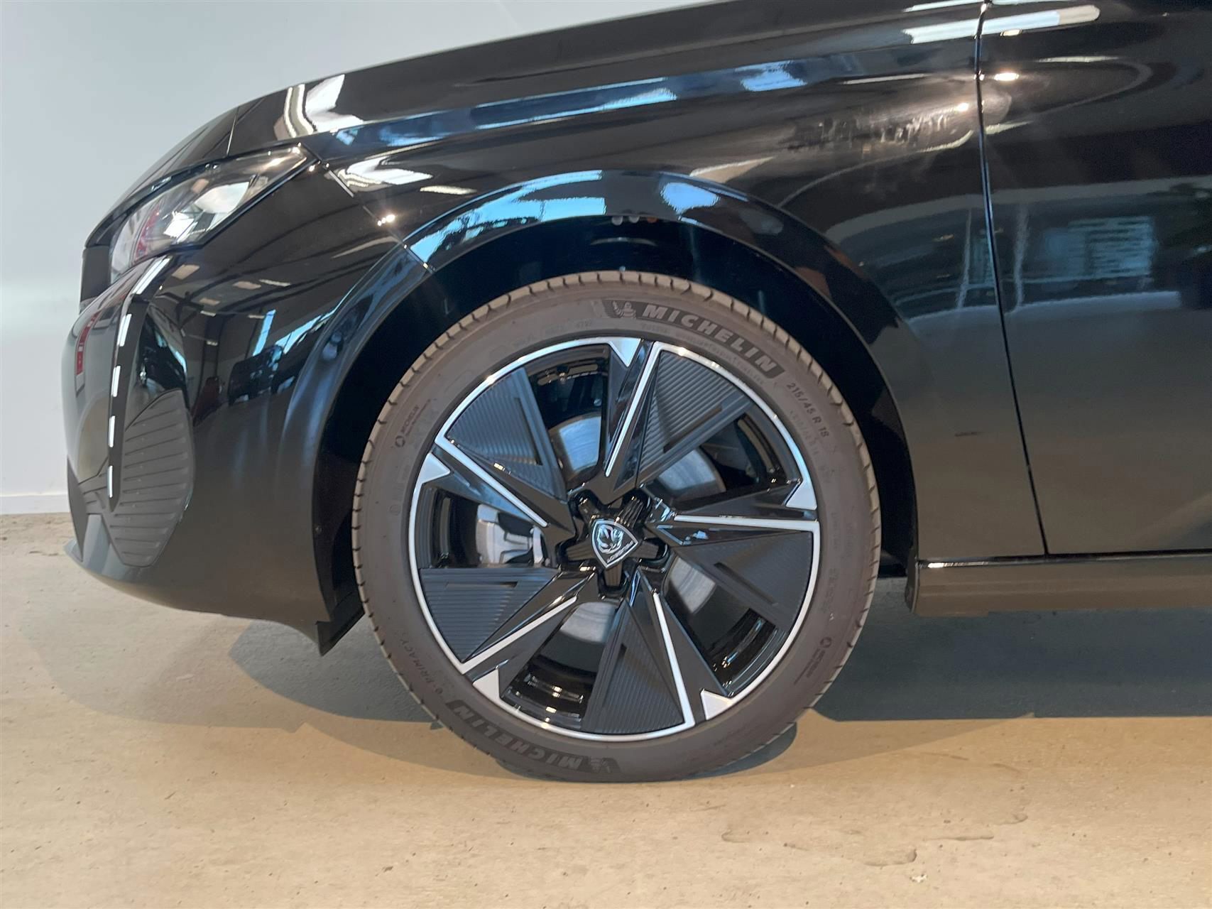 Sort Peugeot E-308 fra 2024