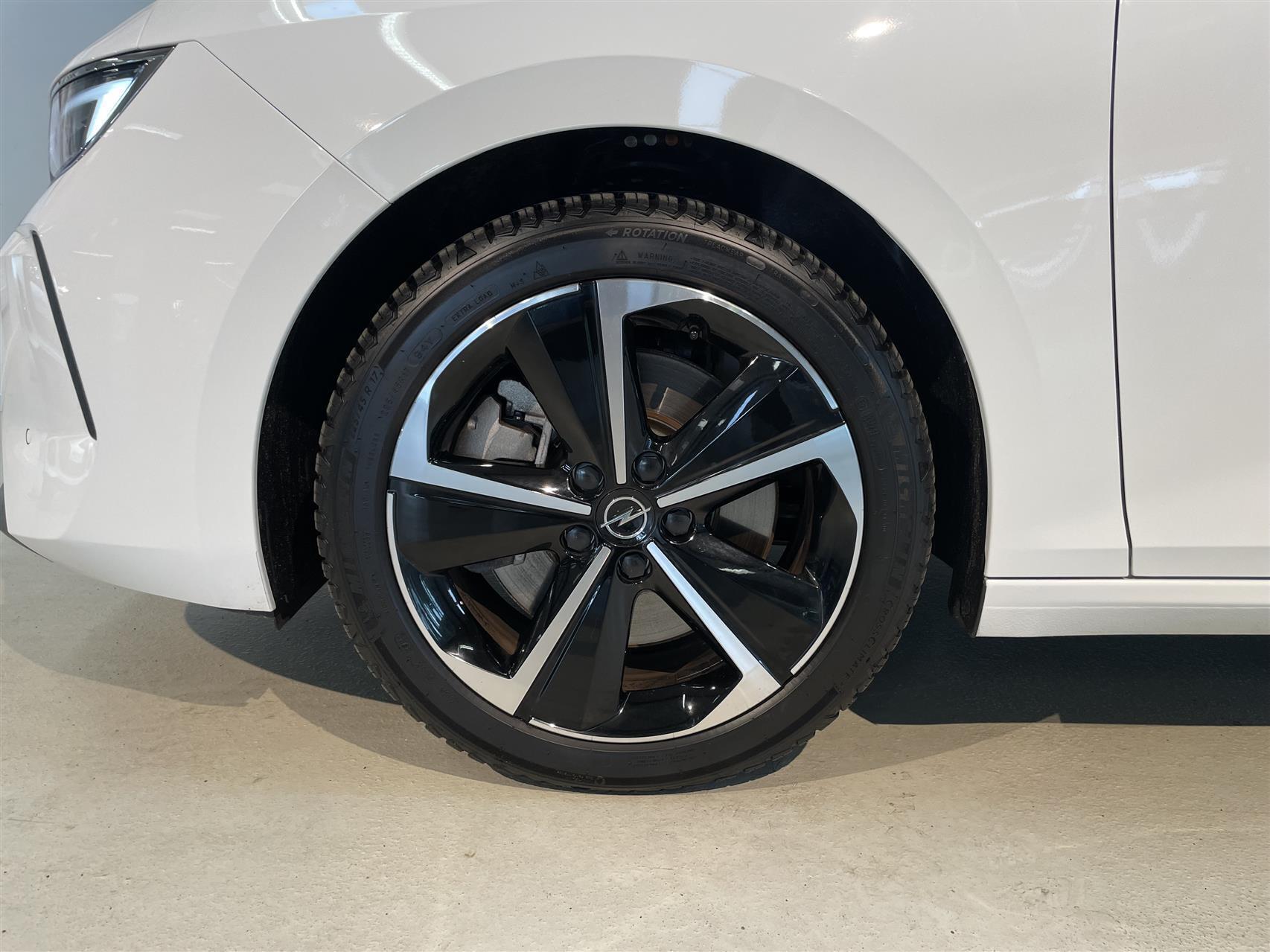 Hvid Opel Astra fra 2022