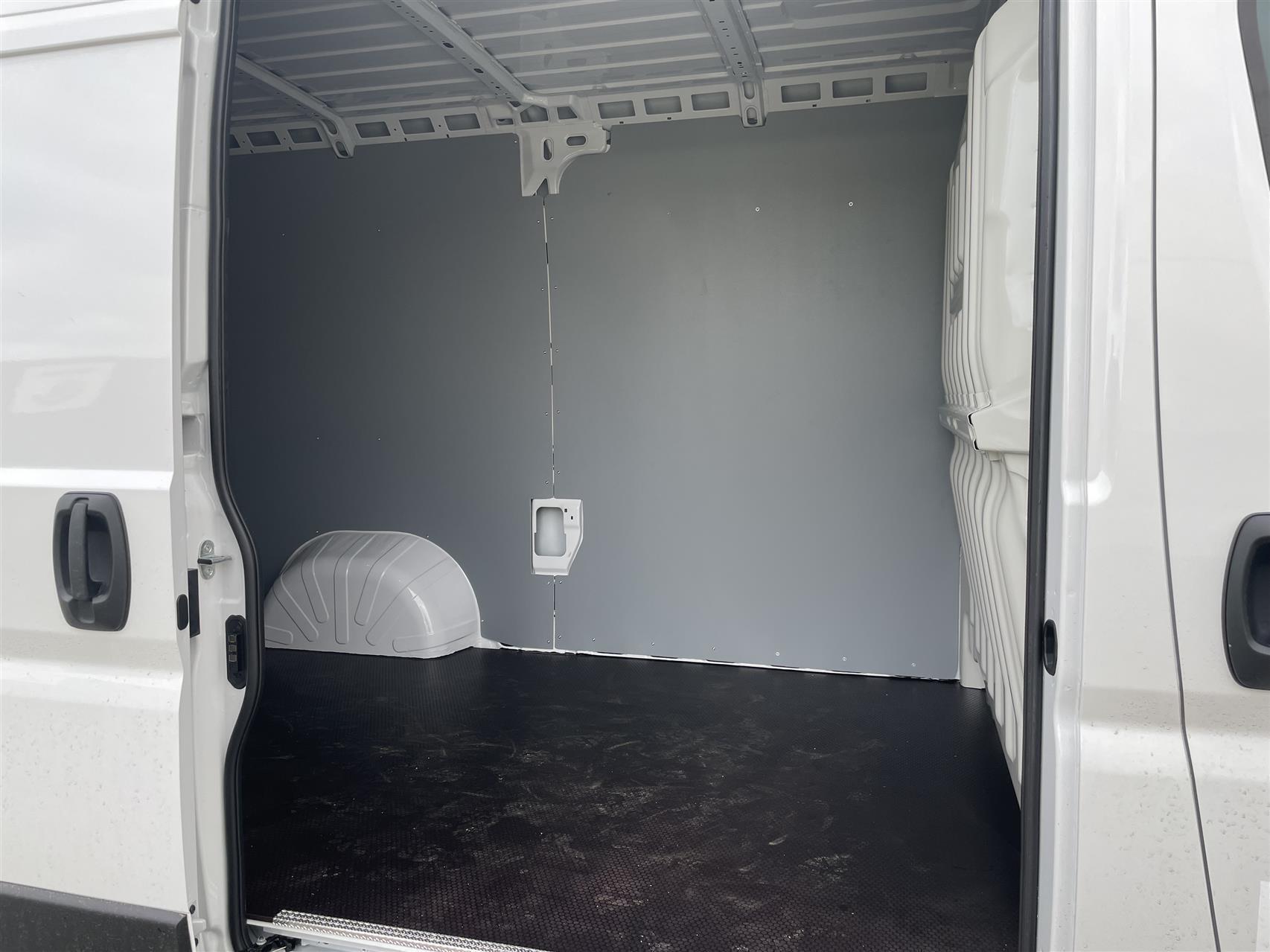 Peugeot Boxer 2,2 333 L2H2 BlueHDi Premium 140HK Van 6g