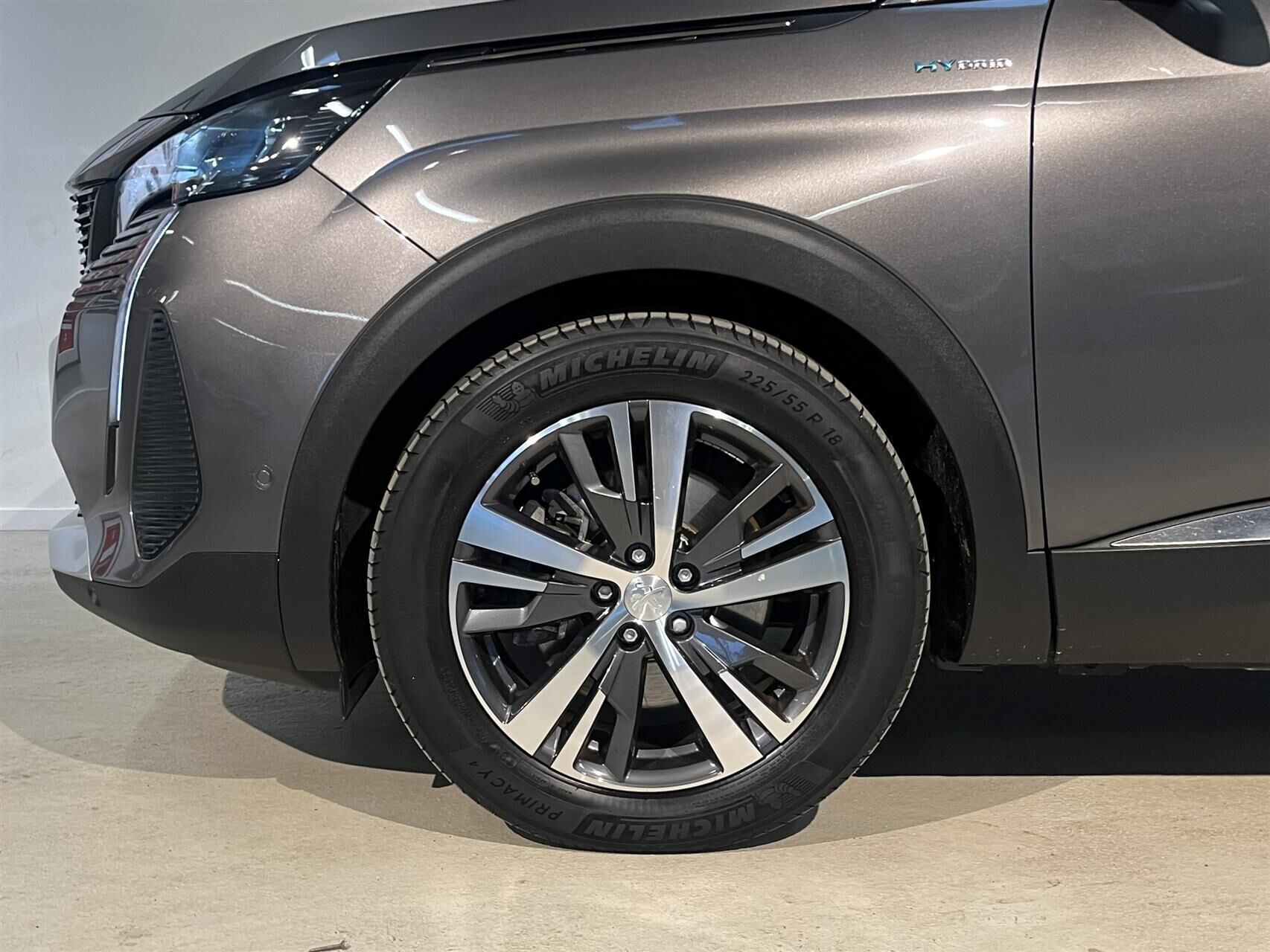Grå Peugeot 3008 fra 2022