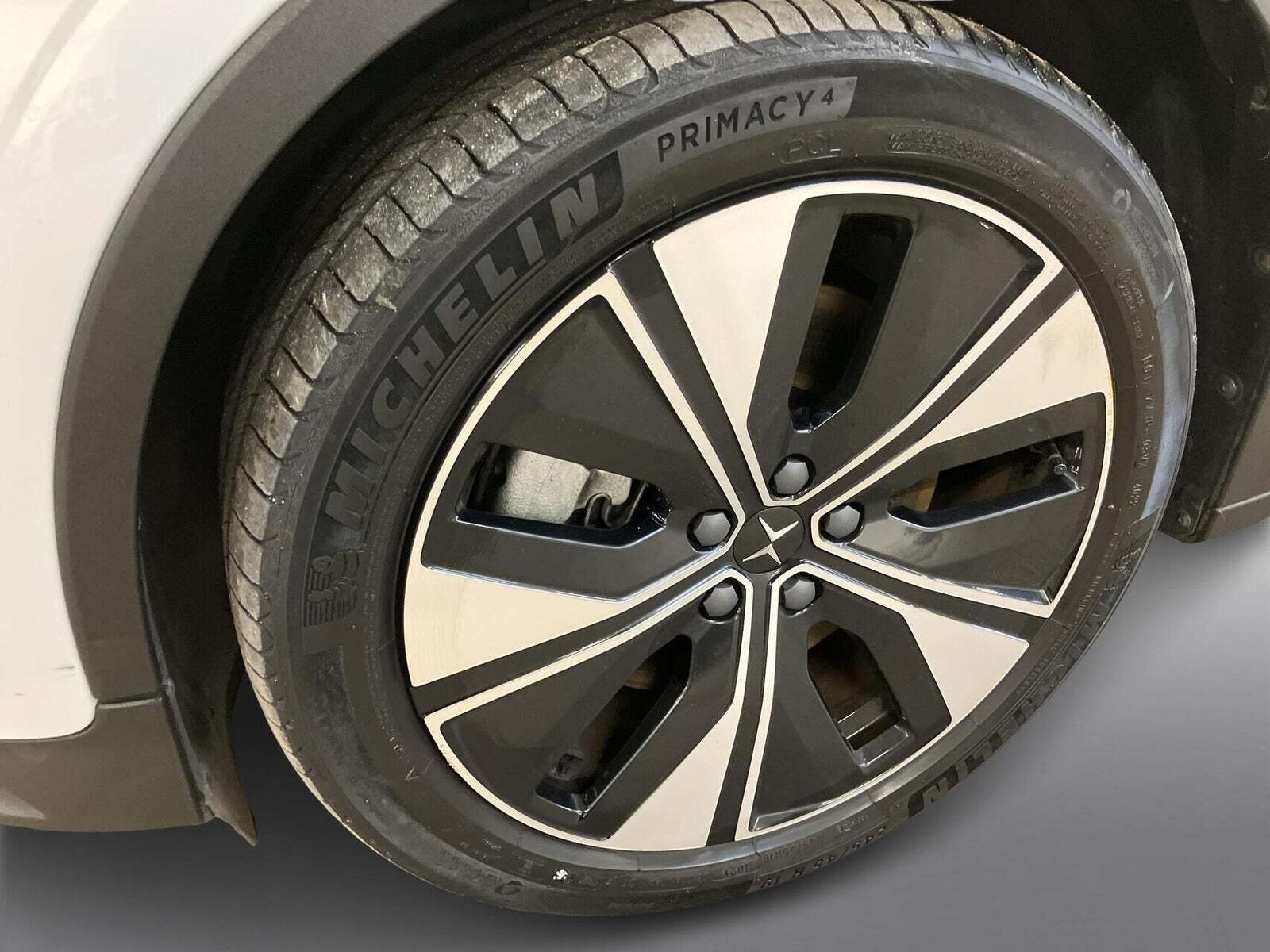 Grå Polestar 2 fra 2023