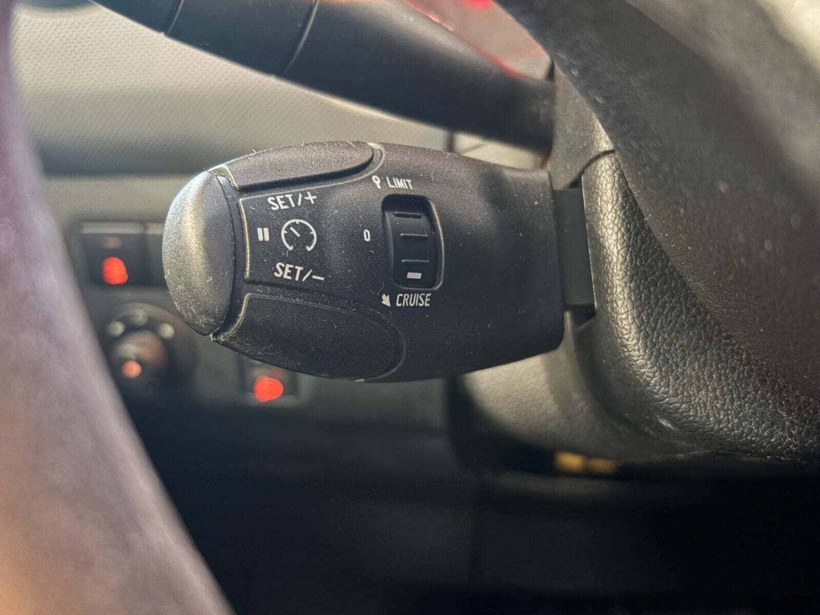 Hvid Peugeot Partner fra 2017