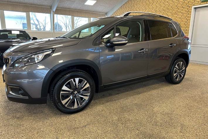 Sort Peugeot 2008 fra 2019 set udefra
