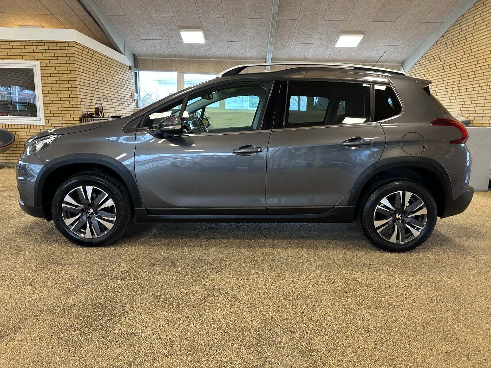 Peugeot 2008 1,2 PureTech 110 Prestige Sky
