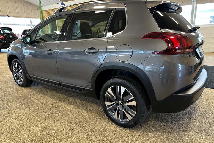 Sort Peugeot 2008 fra 2019