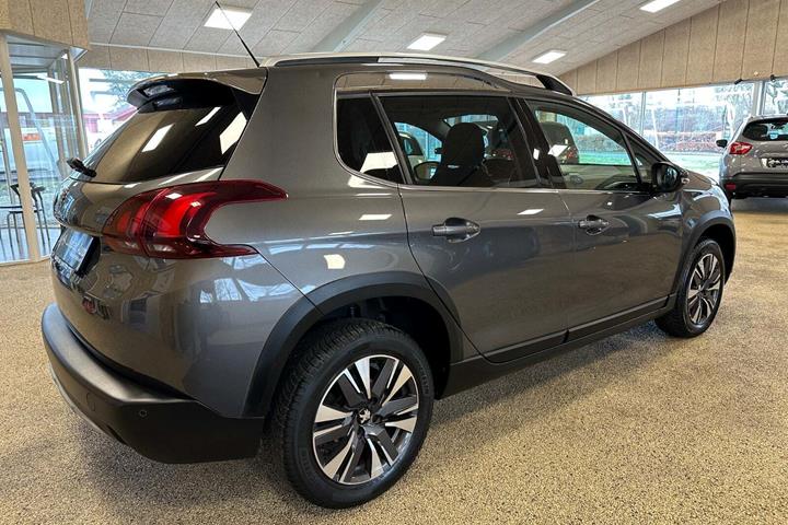 Sort Peugeot 2008 fra 2019