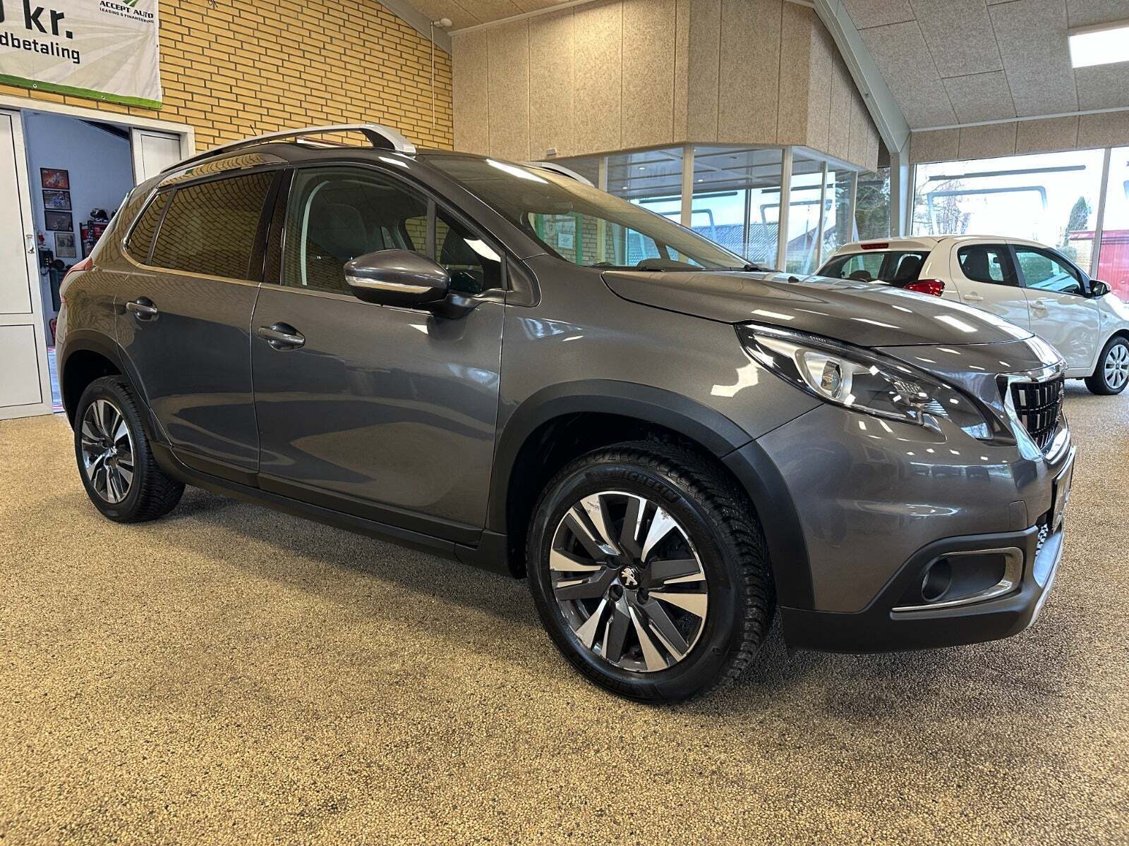 Peugeot 2008 1,2 PureTech 110 Prestige Sky