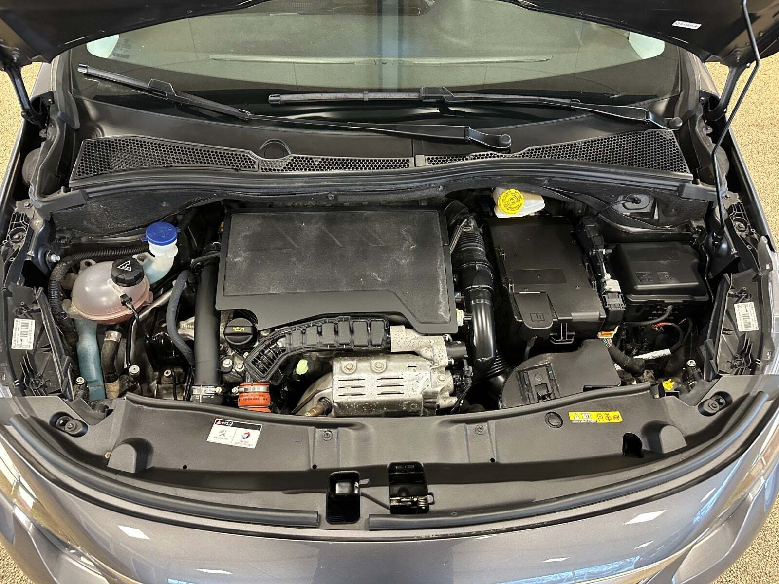 Sort Peugeot 2008 fra 2019