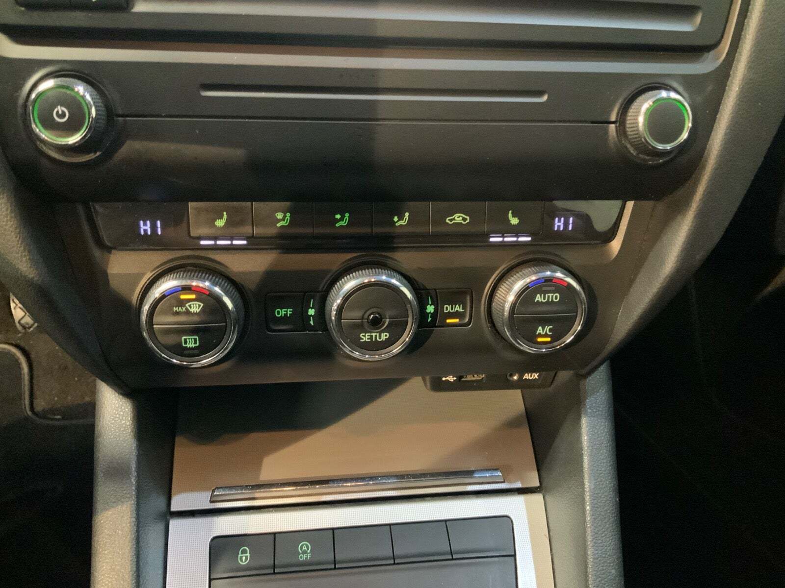 Beige Skoda Octavia fra 2013