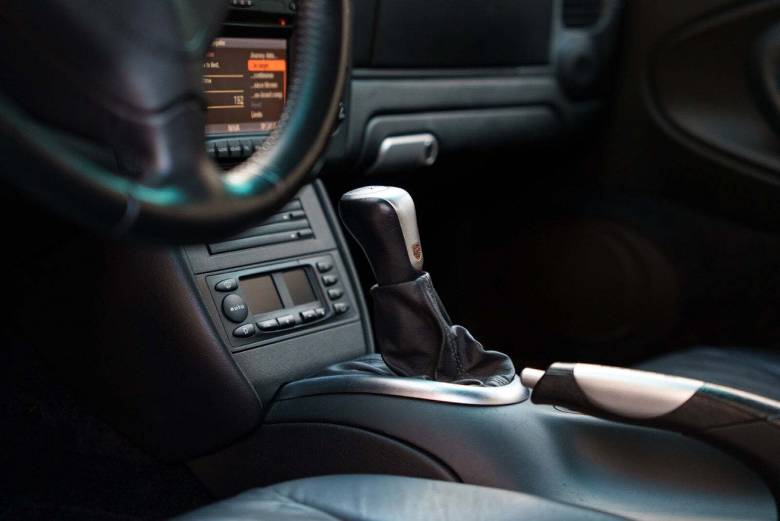 Sølv Porsche 911 Carrera 4S fra 2003