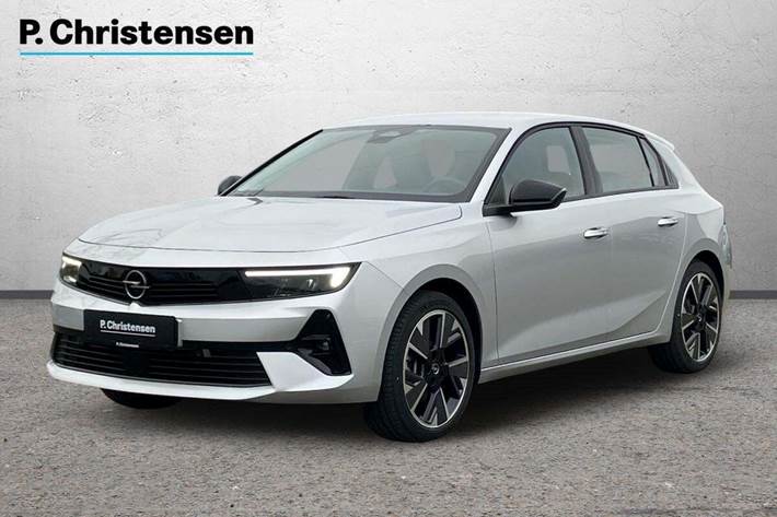 Sølv Opel Astra-e fra 2024 set udefra