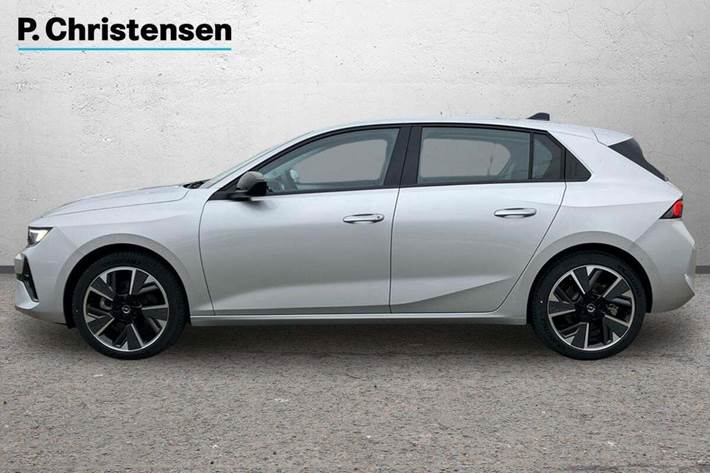 Sølv Opel Astra-e fra 2024
