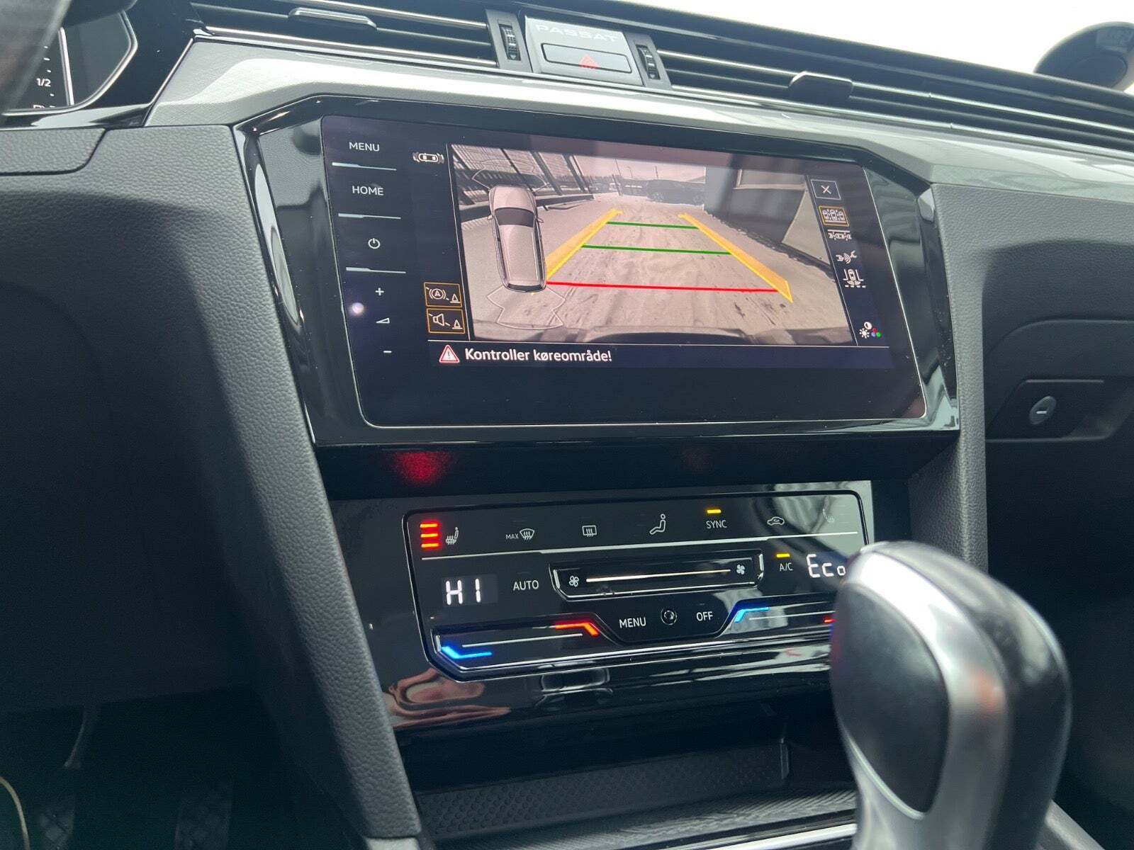 Hvid VW Passat fra 2021