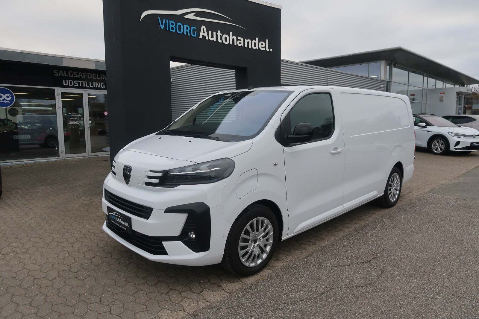 Hvid Peugeot e-Expert fra 2025