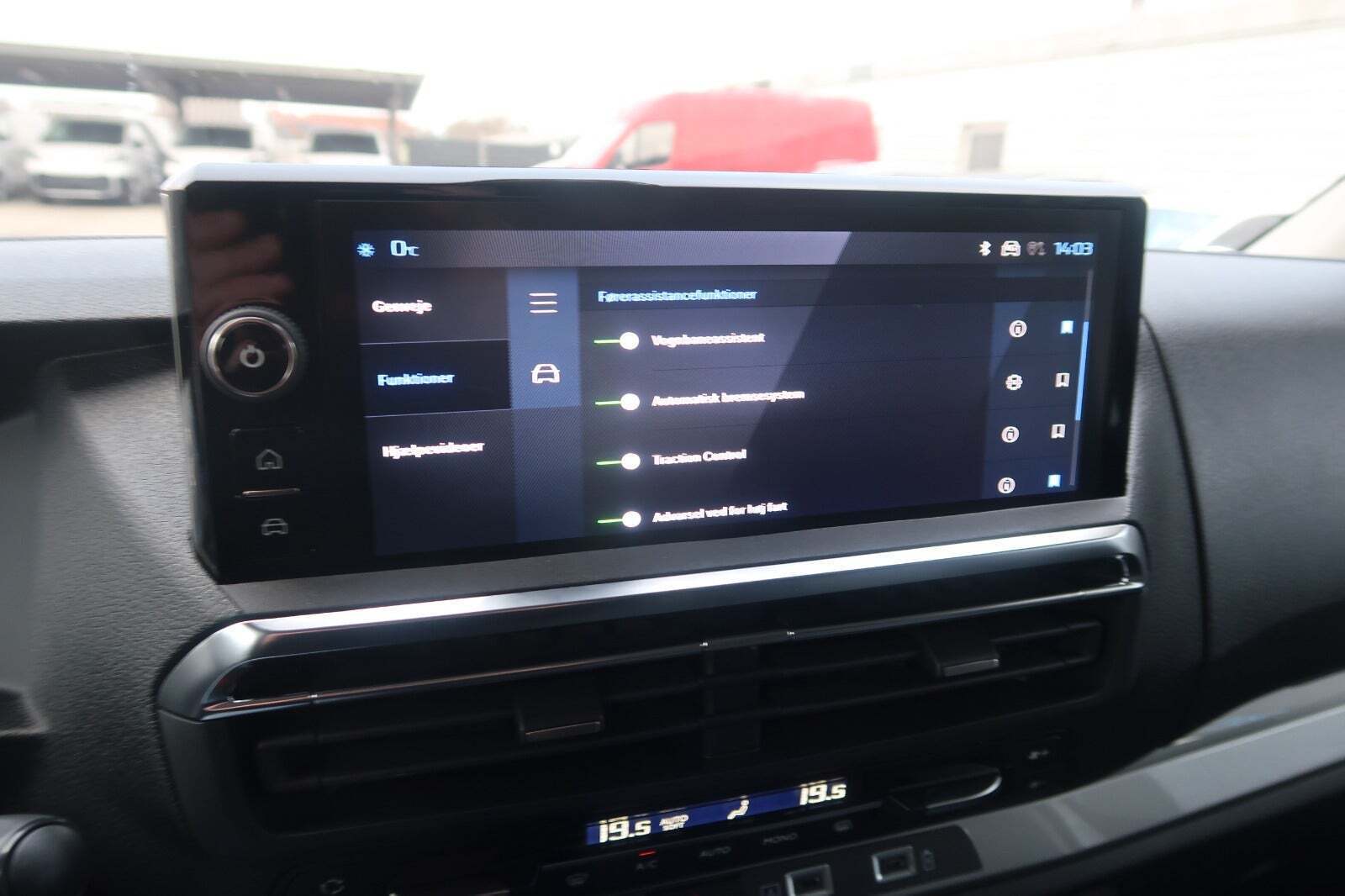 Hvid Peugeot e-Expert fra 2025