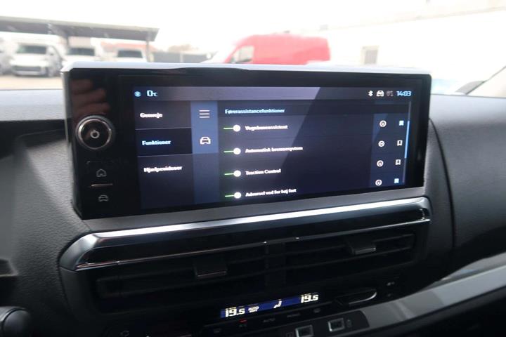Hvid Peugeot e-Expert fra 2025
