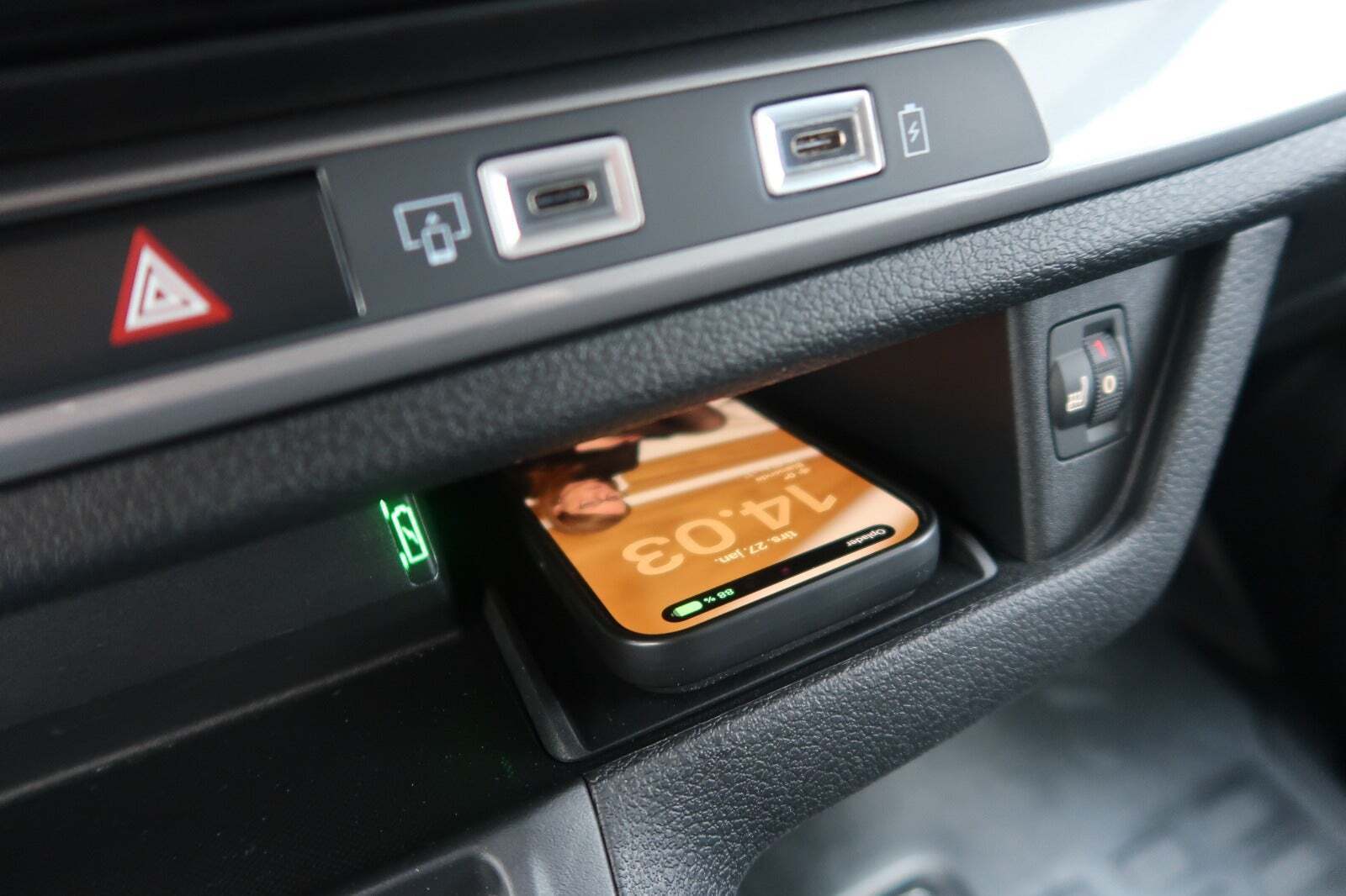 Hvid Peugeot e-Expert fra 2025