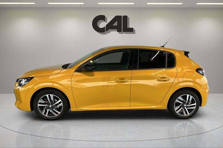 Gul Peugeot 208 fra 2023
