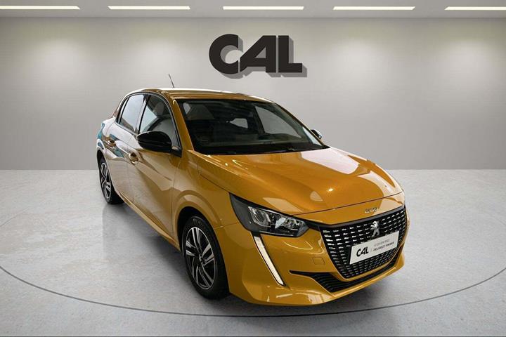 Gul Peugeot 208 fra 2023