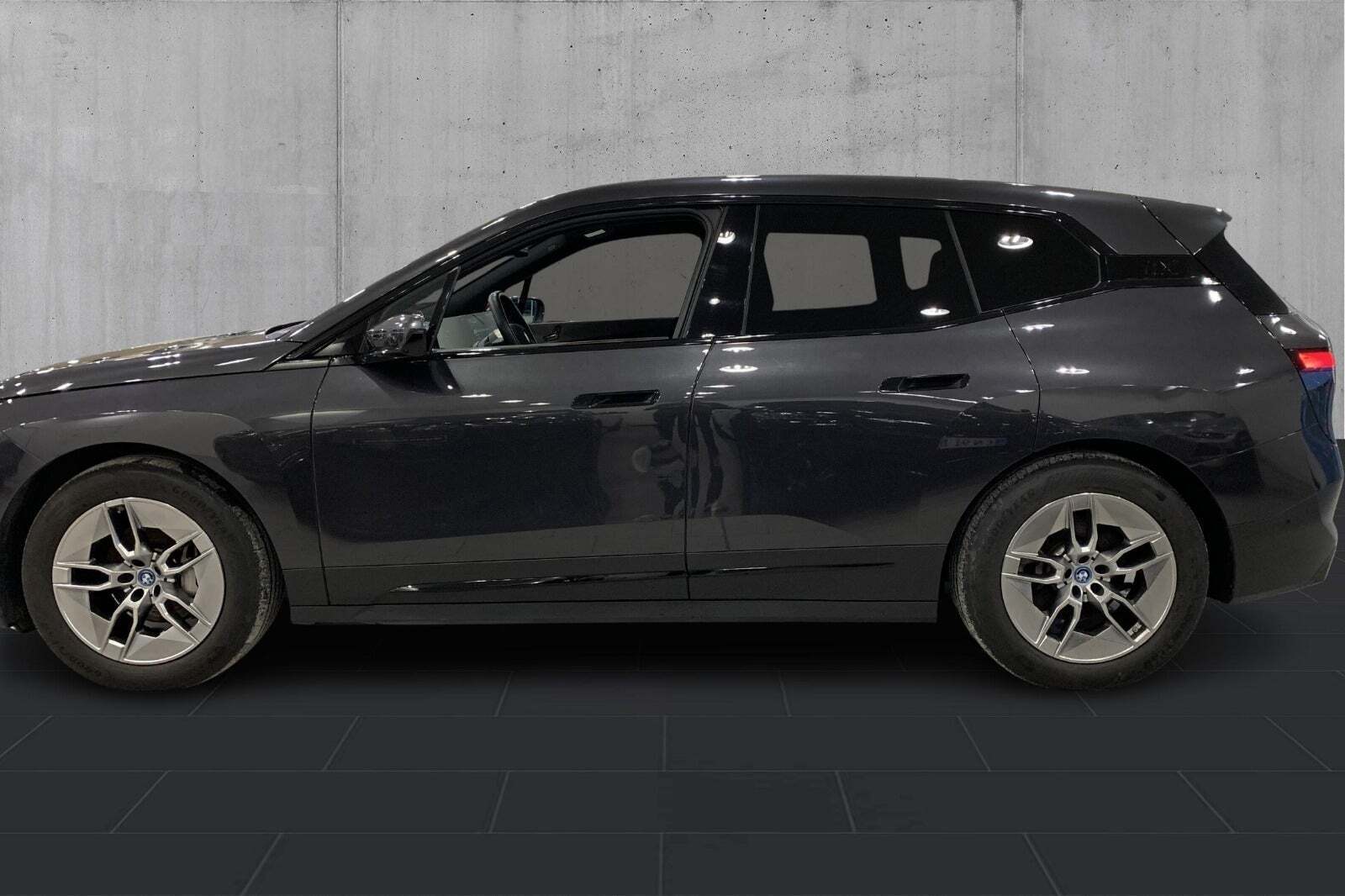 BMW iX xDrive40 Fully Charged