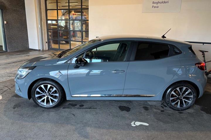 Grå Renault Clio V fra 2020