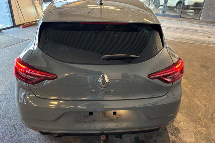 Grå Renault Clio V fra 2020