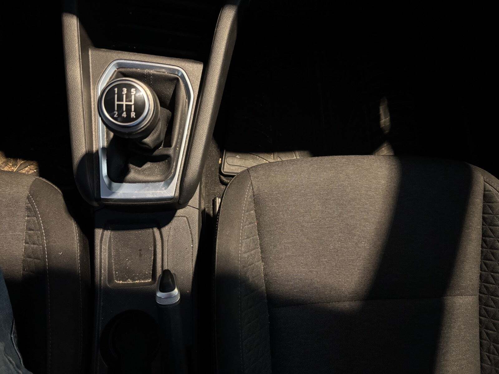 Grå Renault Clio V fra 2020