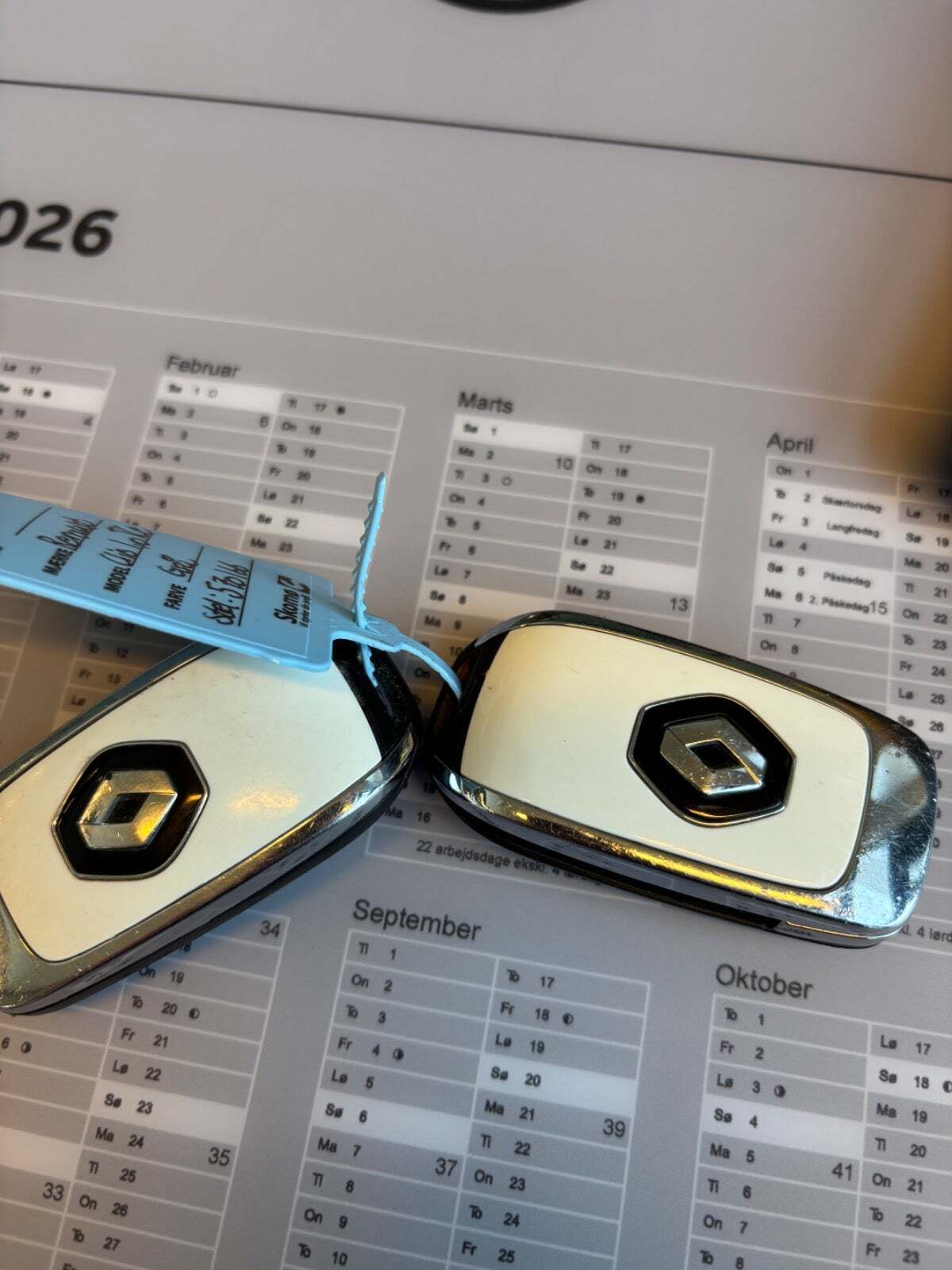 Grå Renault Clio V fra 2020
