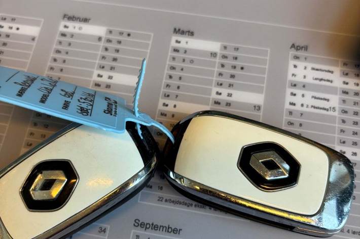 Grå Renault Clio V fra 2020