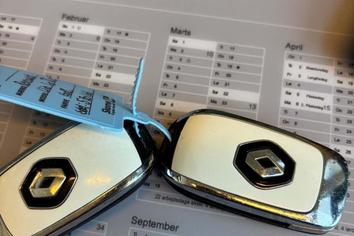 Grå Renault Clio V fra 2020