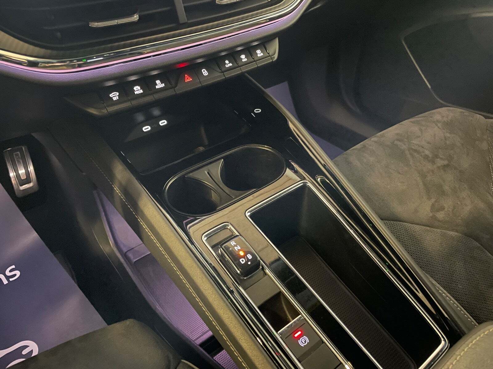 Grå Skoda Enyaq fra 2022