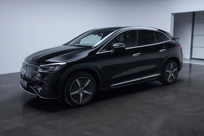 Sort Mercedes EQE350 SUV fra 2025