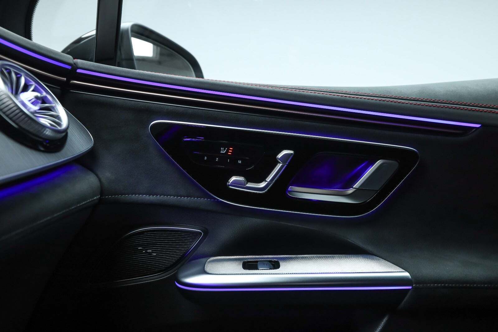 Sort Mercedes EQE350 SUV fra 2025