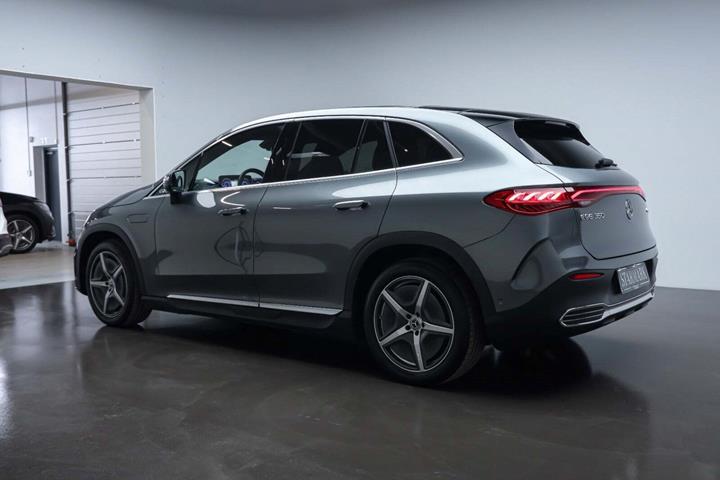 Grå Mercedes EQE350 SUV fra 2024