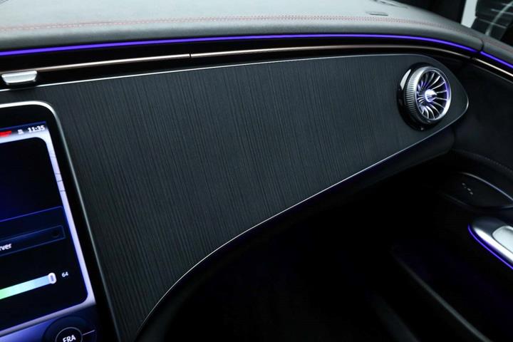 Grå Mercedes EQE350 SUV fra 2024