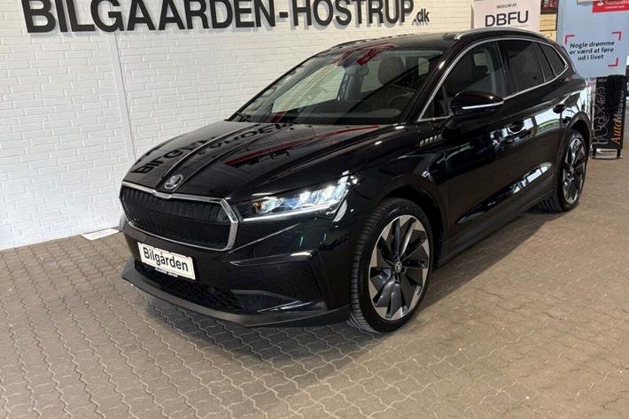 Sort Skoda Enyaq fra 2023 set udefra