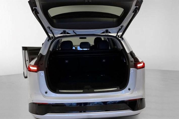 Hvid Xpeng G9 fra 2023