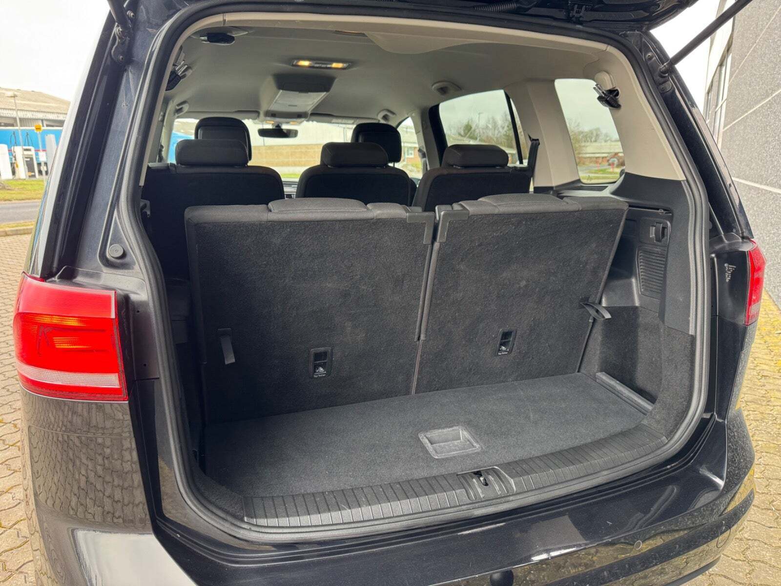 Sort VW Touran fra 2016