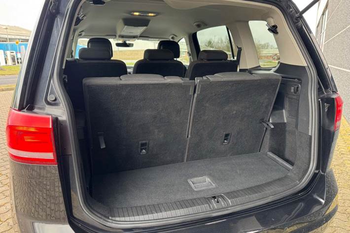 Sort VW Touran fra 2016